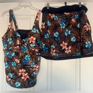 Lands End navy tropical palm print tankini and swim skirt.    Size 16.